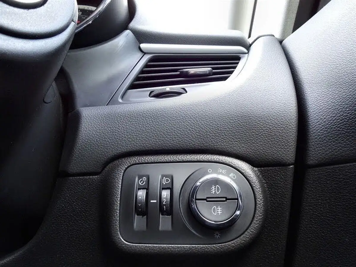 2014-vauxhall-zafira-tourer-14-exclusiv-big-26