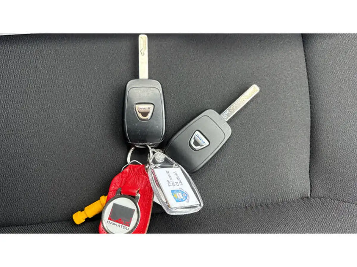 2019-dacia-sandero-10-sce-essential-big-19