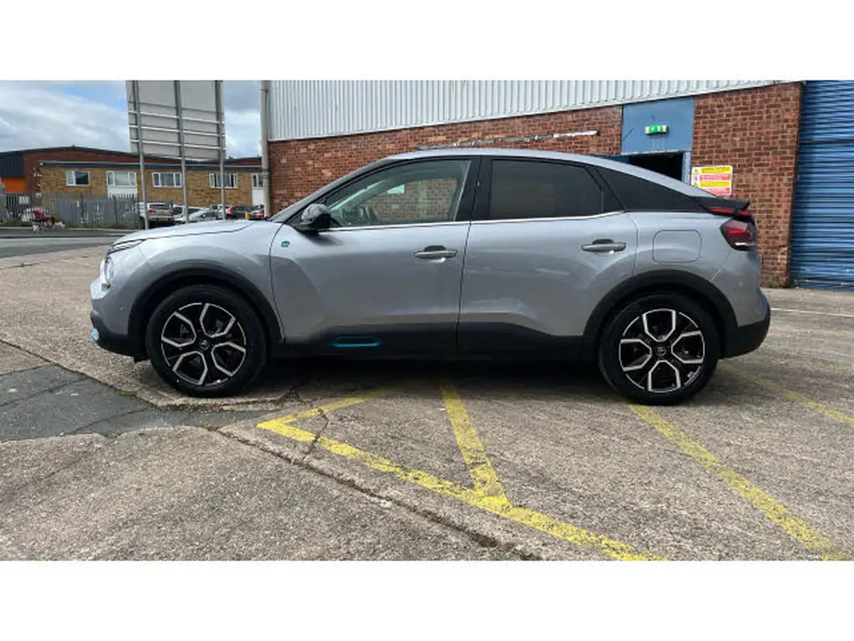 2022-citroen-c4-e-shine-big-36