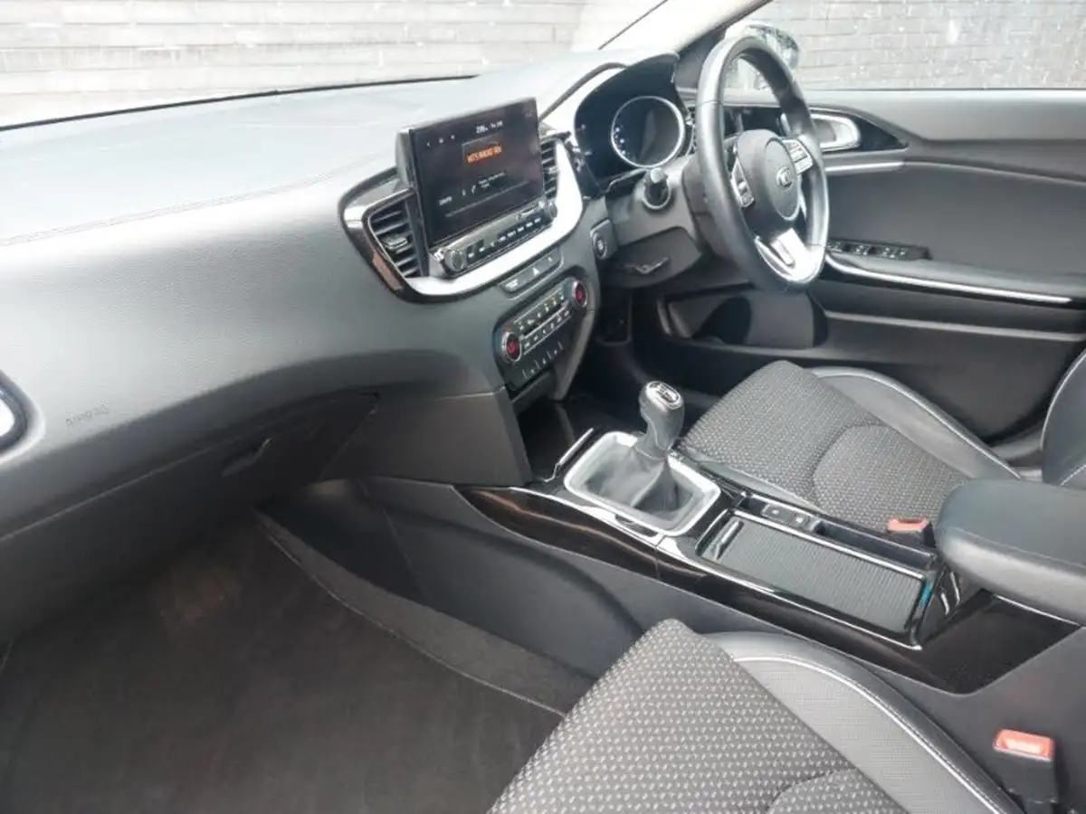 2021-kia-xceed-15-t-gdi-3-big-4