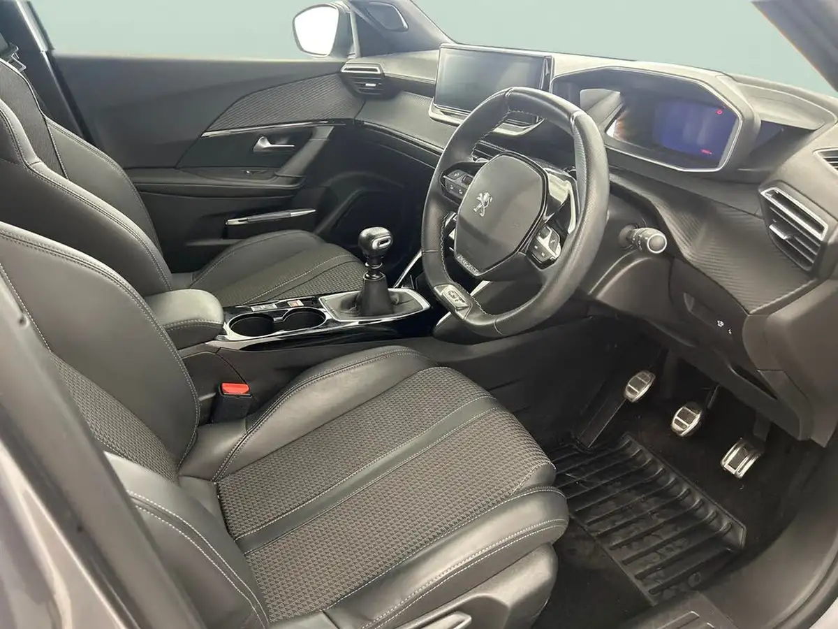 2022-peugeot-2008-suv-12-puretech-gt-big-24