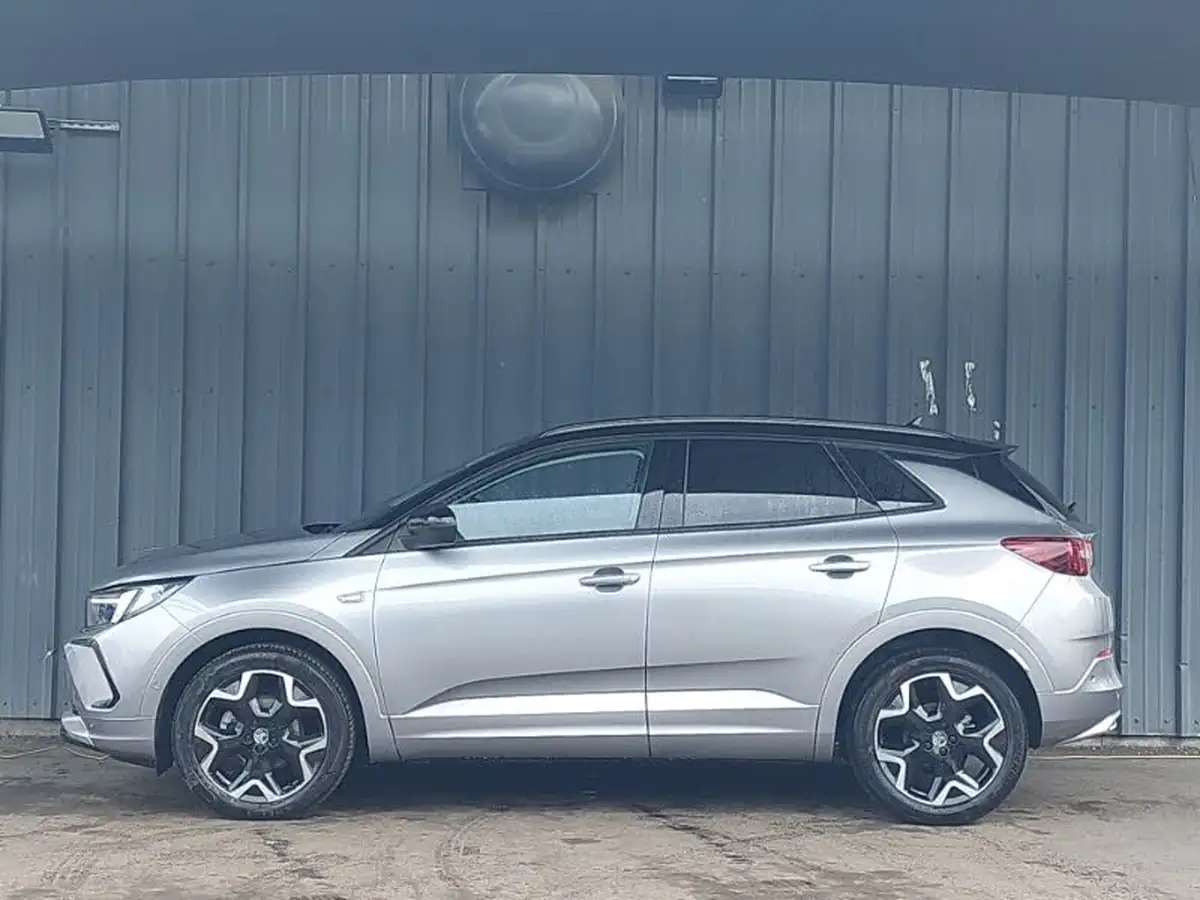 2023-vauxhall-grandland-12-ultimate-130ps-auto-big-3