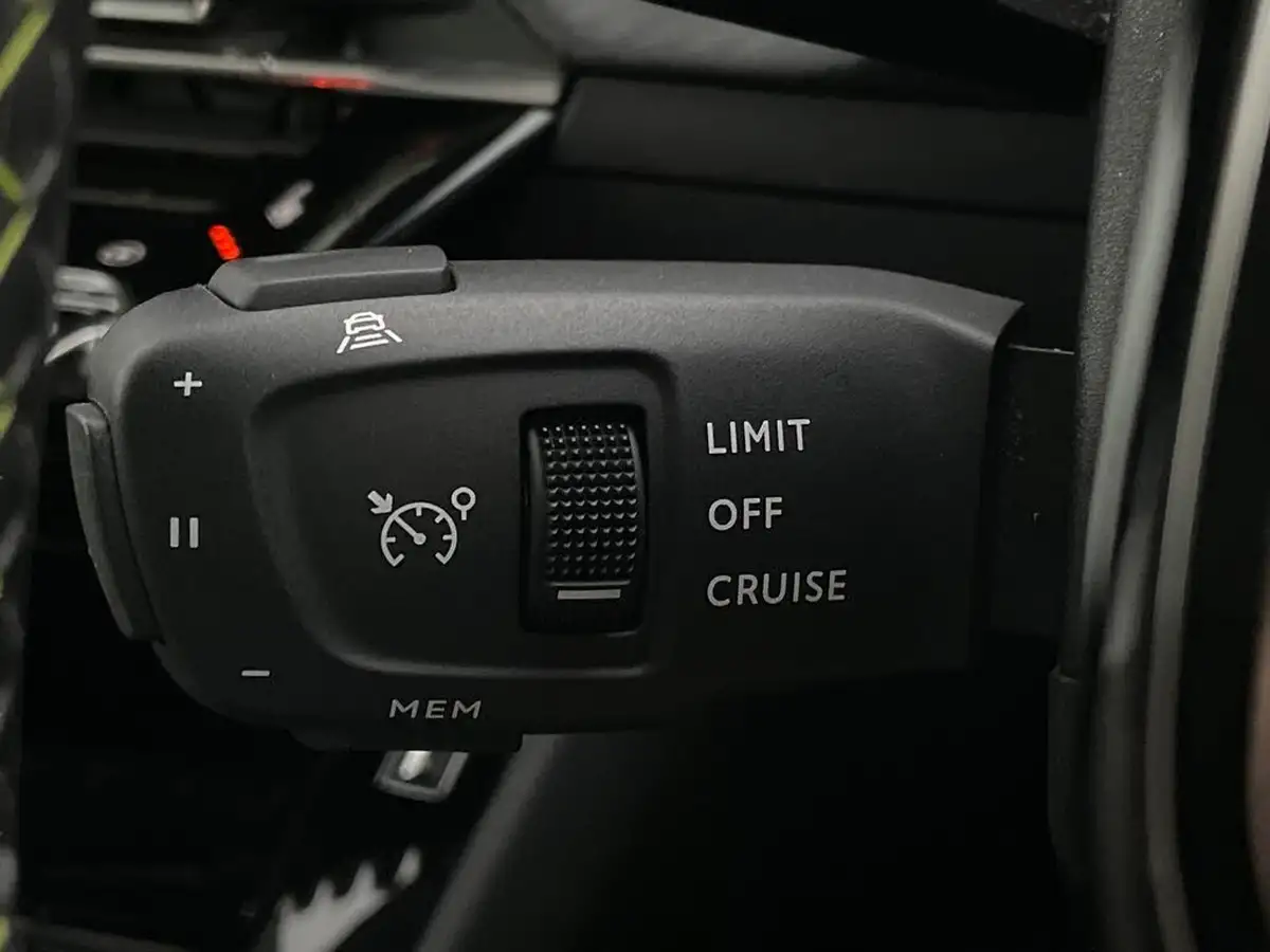 2021-peugeot-208-e-gt-premium-big-27
