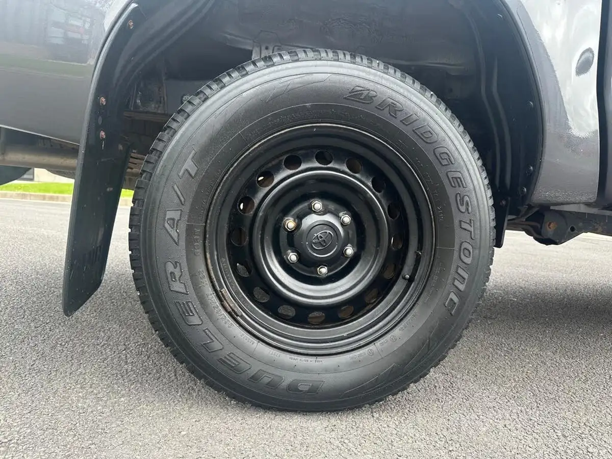 2019-toyota-hi-lux-24d-4d-active-150hpeu6dt-e-32t-double-pick-up-big-12