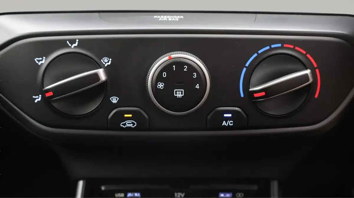 2022-hyundai-i20-10-t-gdi-se-connect-dct-big-12