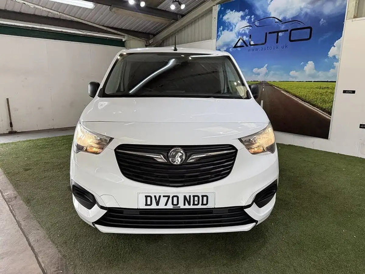 2020-vauxhall-combo-15cdti-sportive-2300-100pseu6d-t-l2h1-panel-big-2