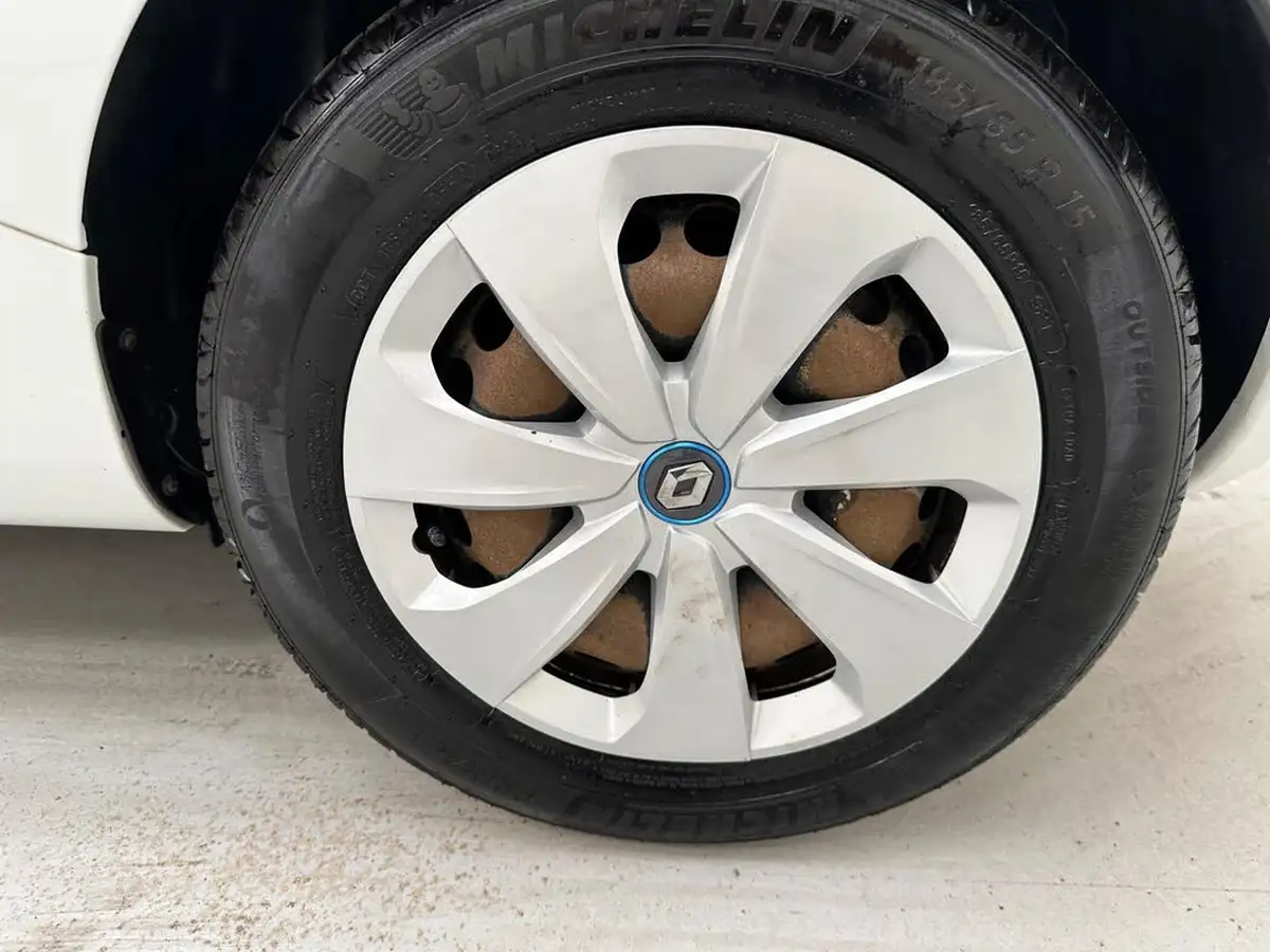 2021-renault-zoe-e-i-play-big-30