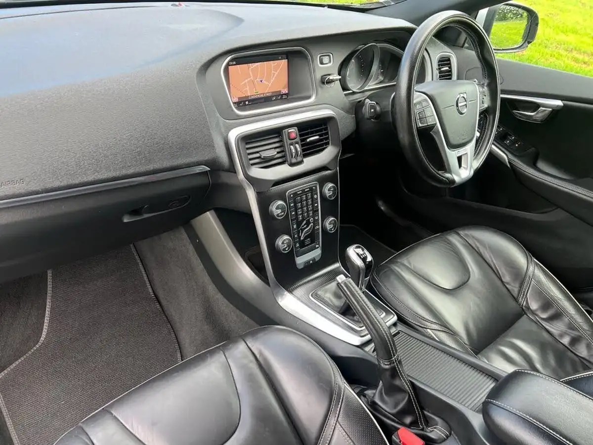 2018-volvo-v40-20td-d2-r-design-pro-big-10