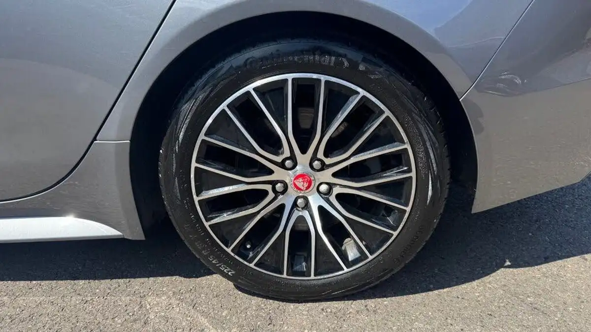 2020-jaguar-xe-20i-r-dynamic-s-250ps-big-8