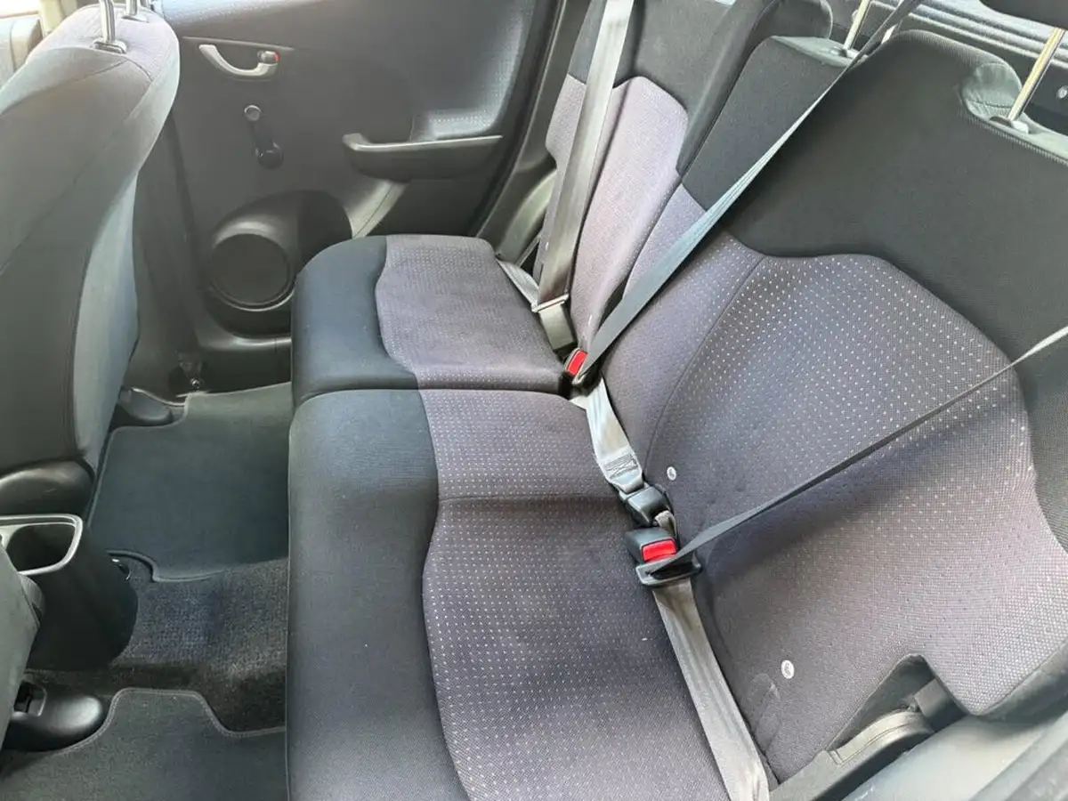 2010-honda-jazz-12-s-big-9