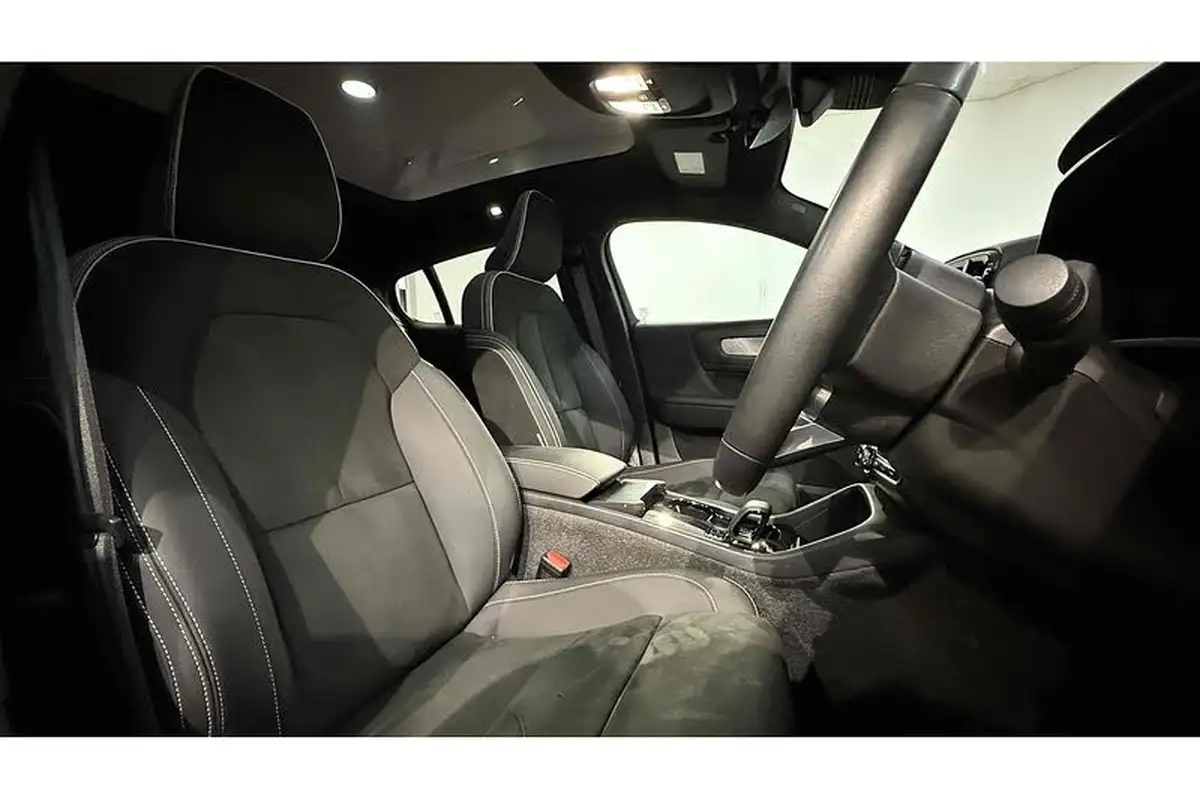 2022-volvo-c40-e-twin-recharge-pro-big-22