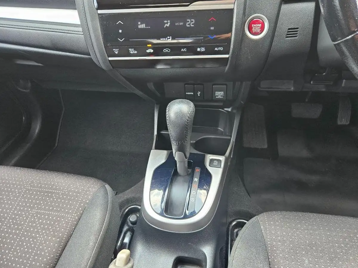 2016-honda-jazz-13-i-vtec-ex-cvt-big-12