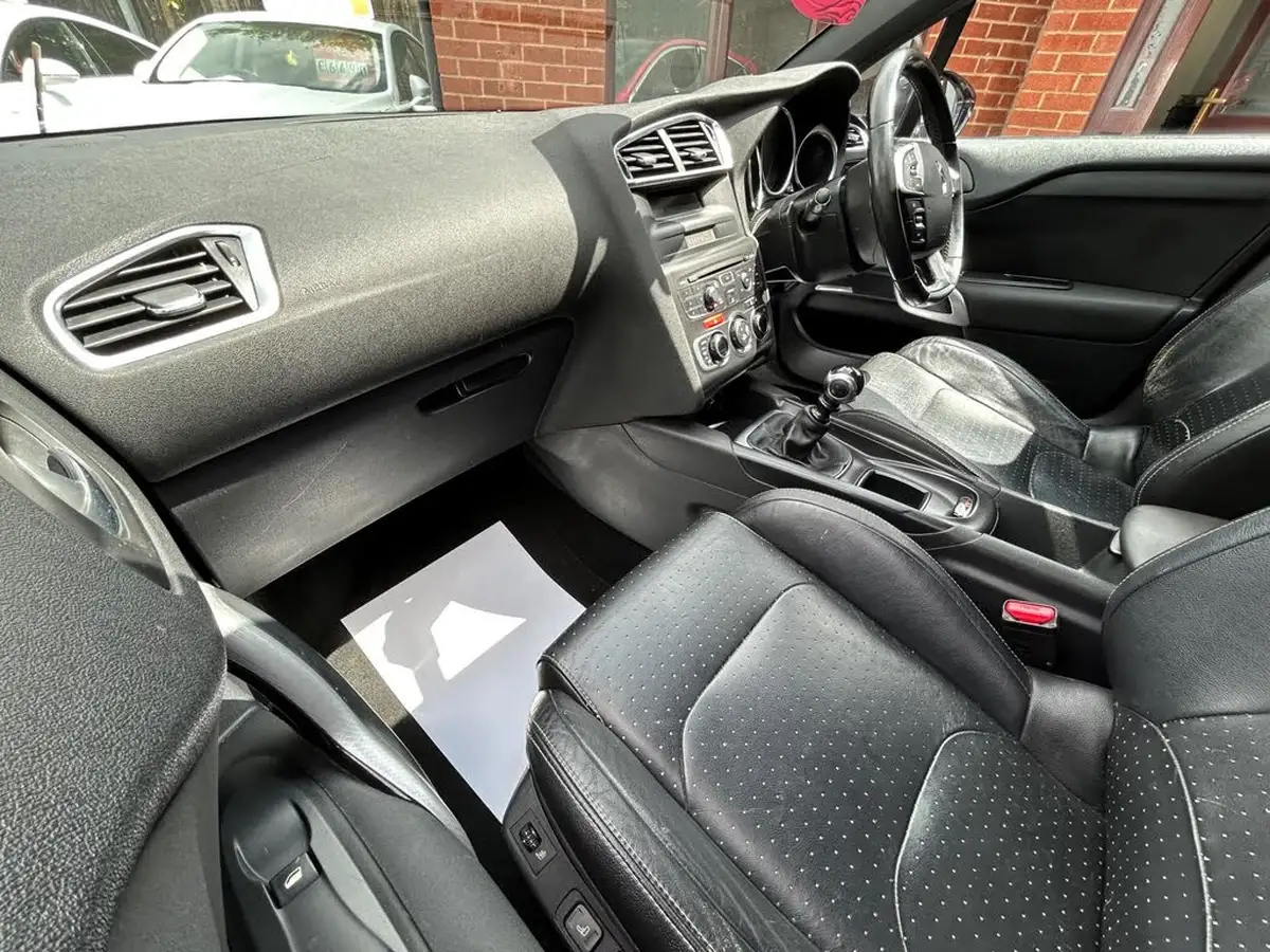 2013-citroen-ds4-20hdi-dsport-big-13