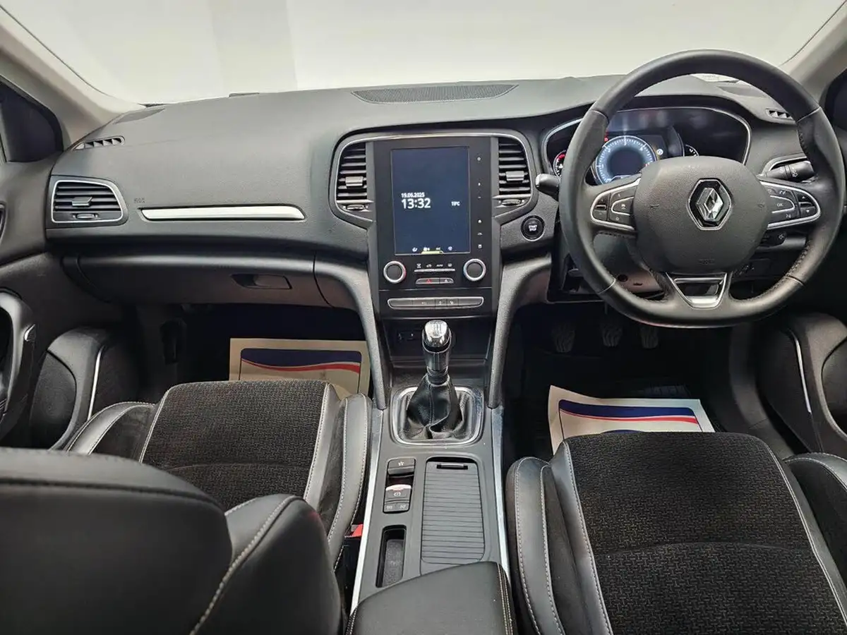 2017-renault-megane-15dci-dynamique-s-nav-hatchback-big-11