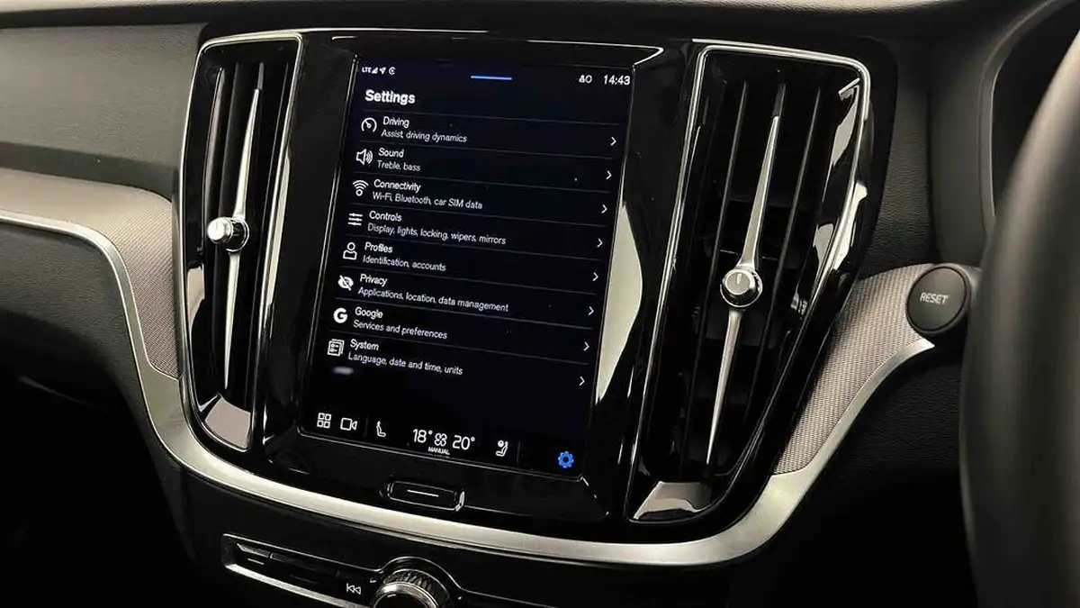 2023-volvo-v60-20-b3-plus-station-wagon-big-40