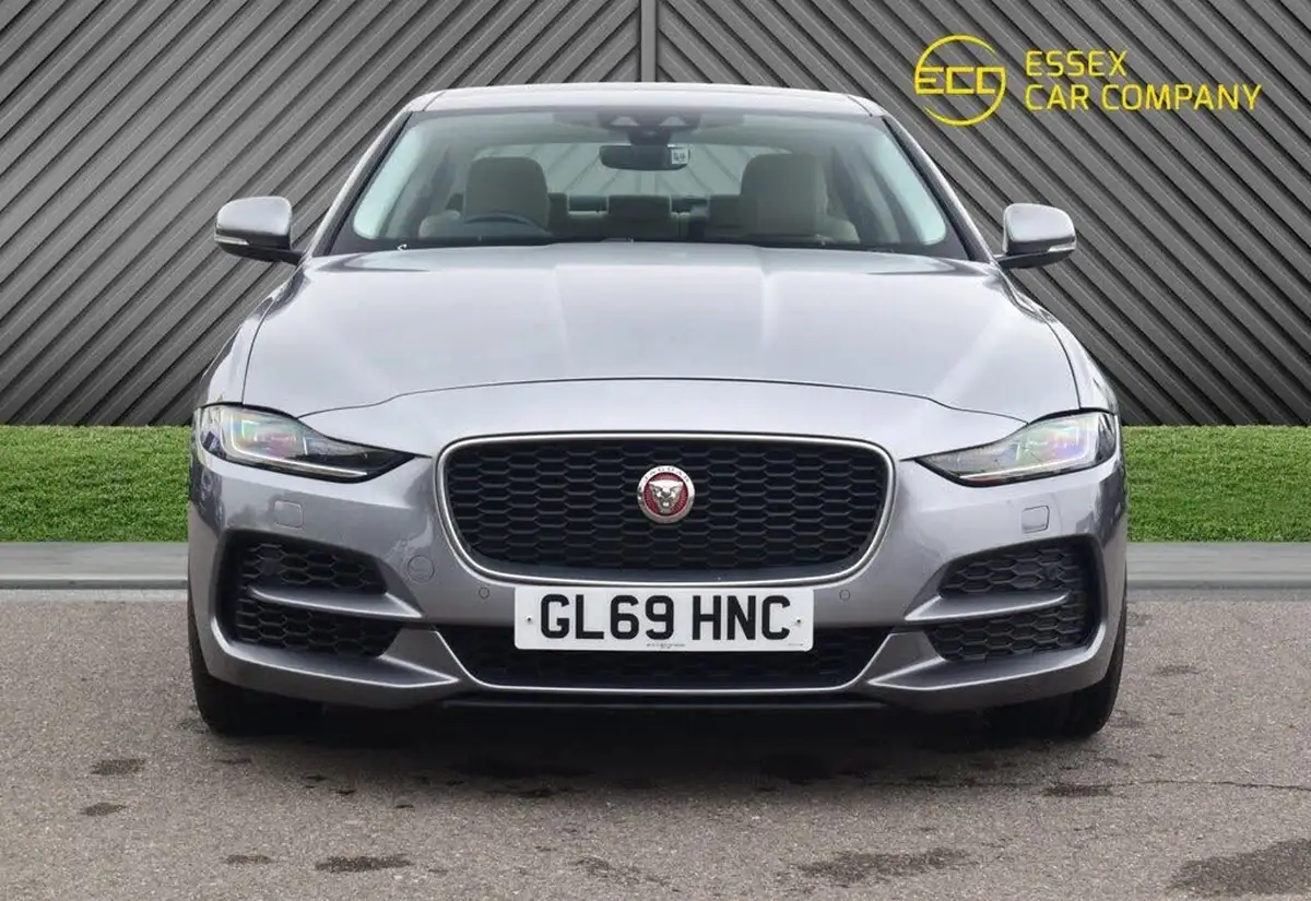 2019-jaguar-xe-20i-se-250ps-big-6