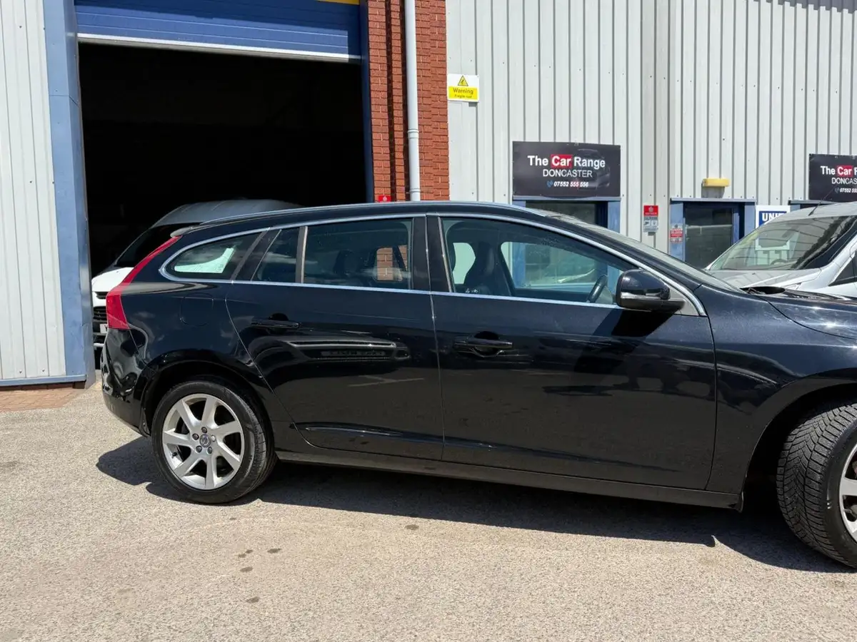2015-volvo-v60-16td-d2-se-lux-big-1