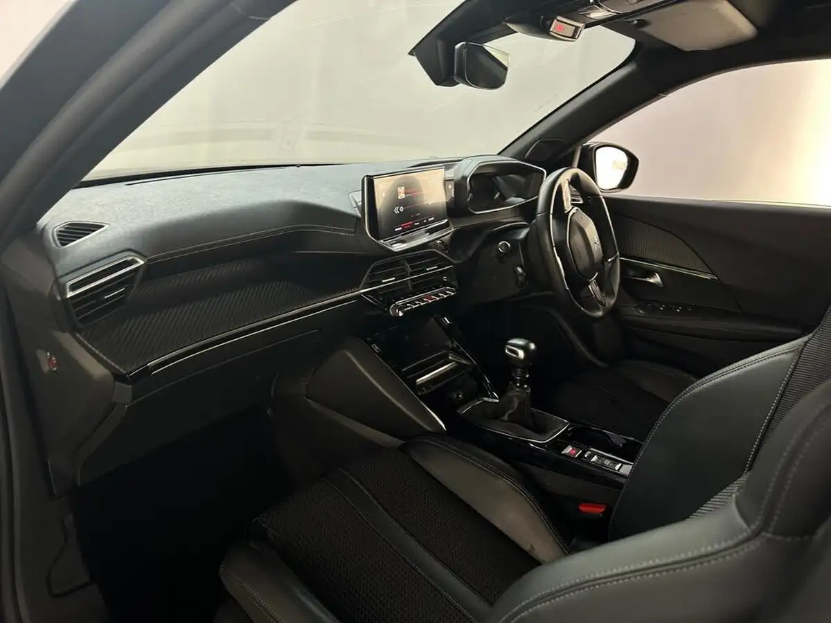 2022-peugeot-2008-suv-12-puretech-gt-big-15