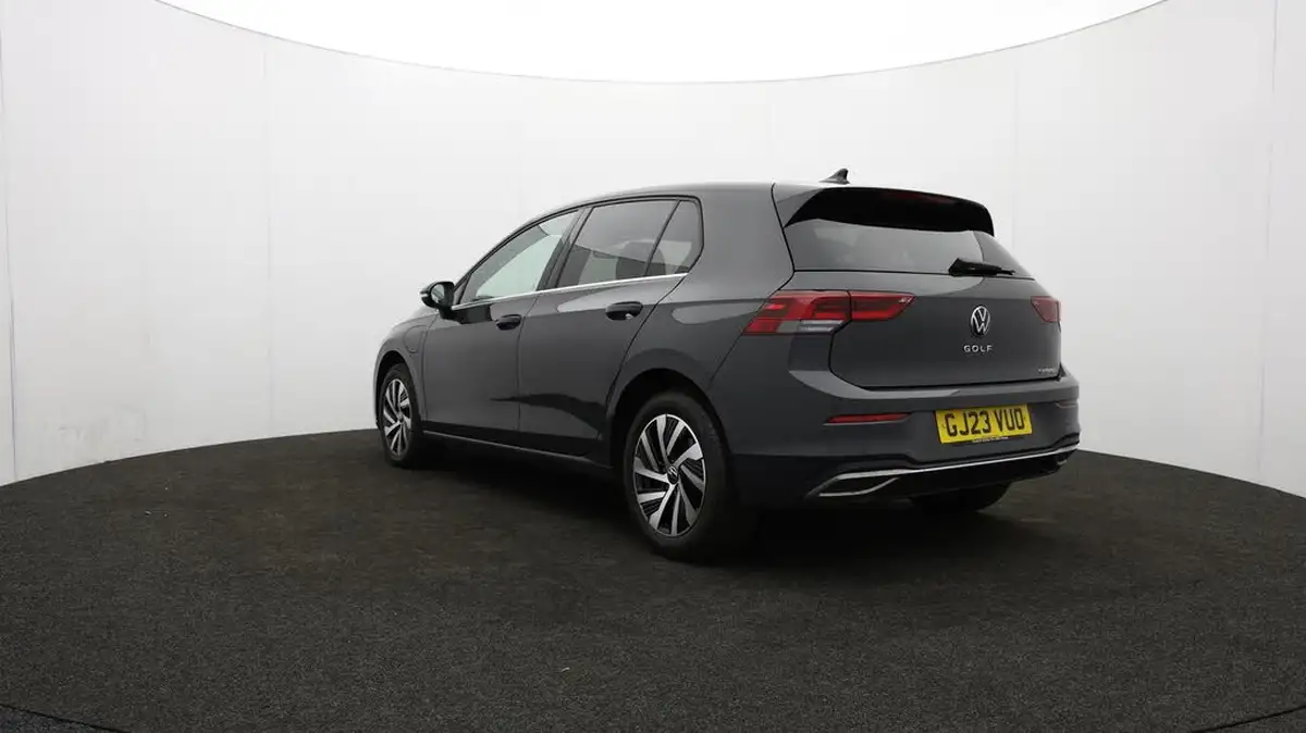 2023-volkswagen-golf-14-tsi-ehybrid-style-big-72