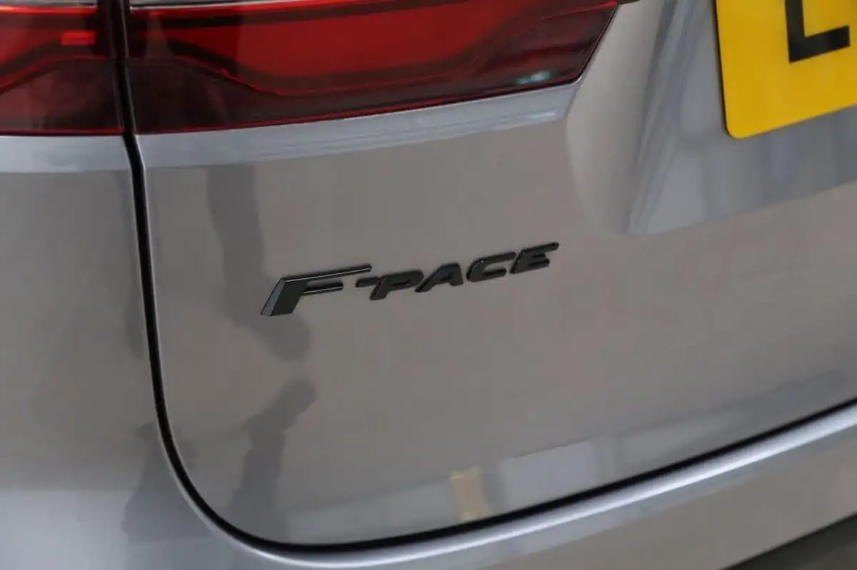 2022-jaguar-f-pace-20-d200-r-dynamic-s-big-25