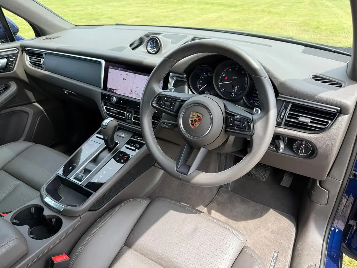 2023-porsche-macan-20-big-28