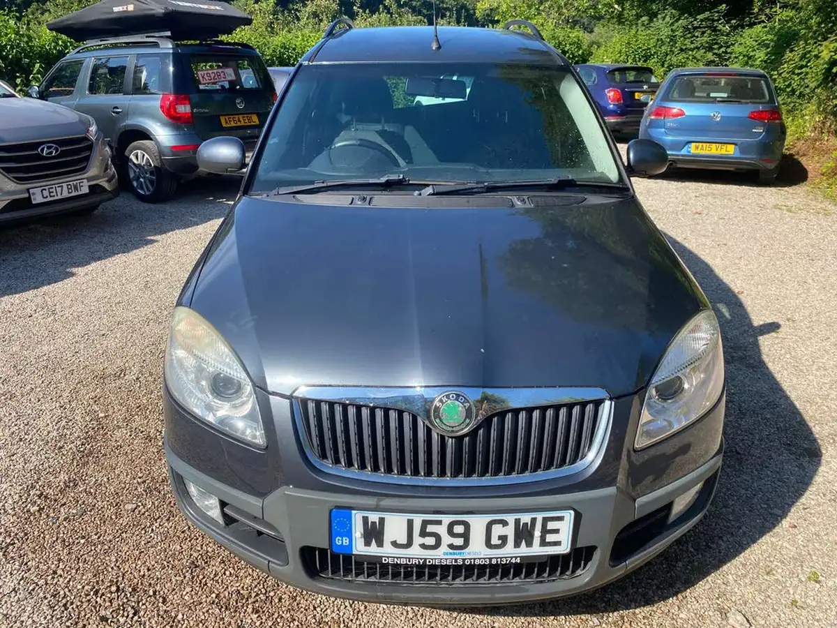 2009-skoda-roomster-14td-scout-big-7