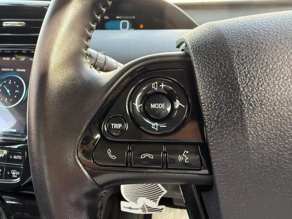 2019-toyota-prius-big-45