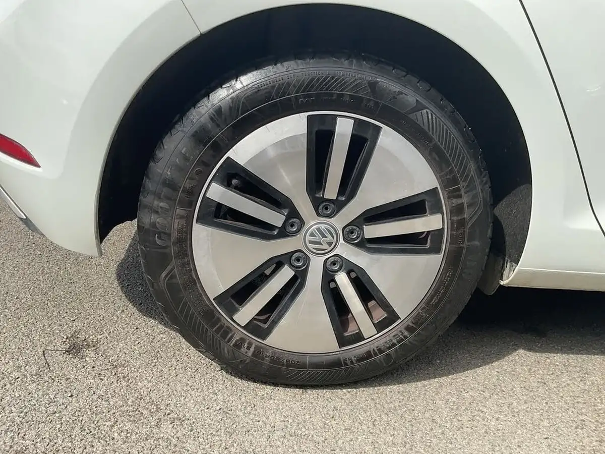2018-volkswagen-golf-e-e-golf-big-17