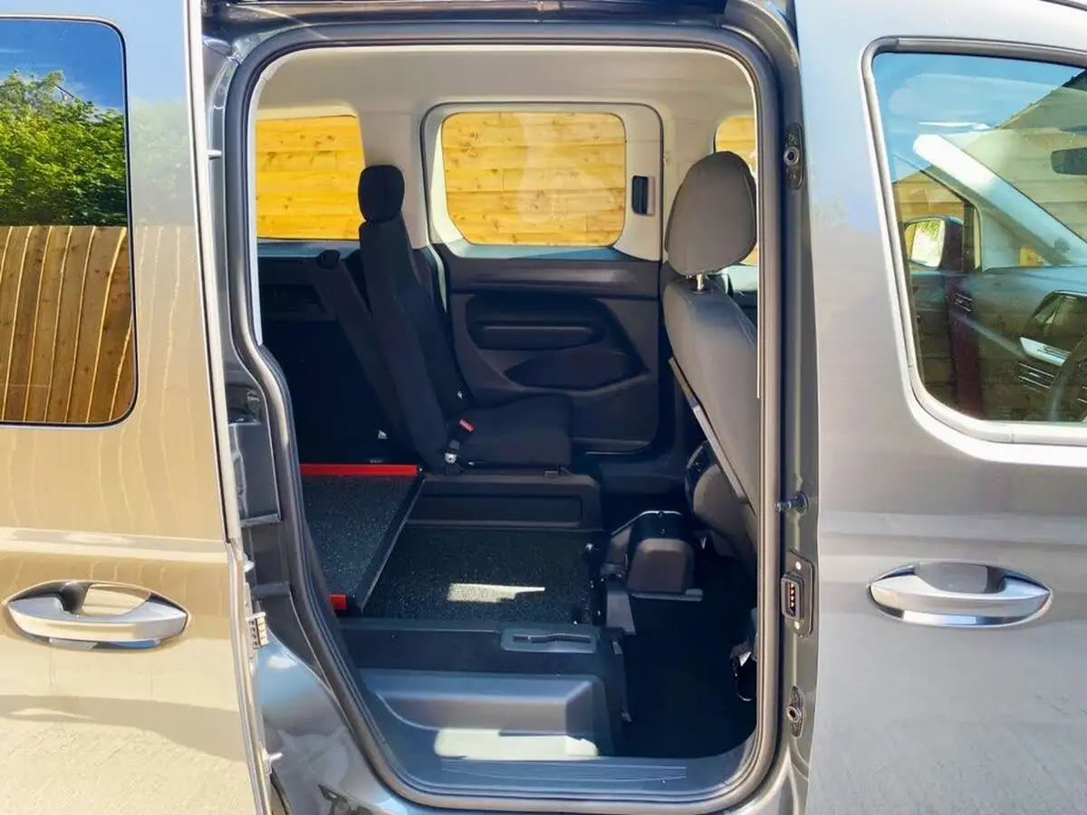2023-ford-tourneo-connect-20-titanium-big-6