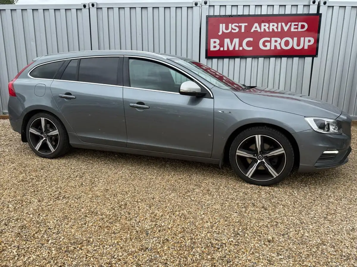 2017-volvo-v60-20td-d3-r-design-lux-geartronic-big-0