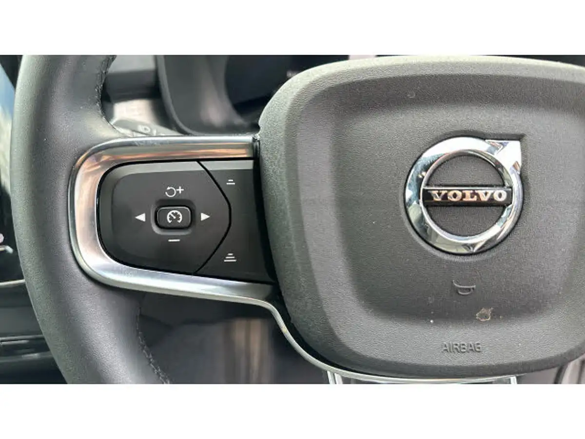 2023-volvo-xc40-20-b3-plus-big-16