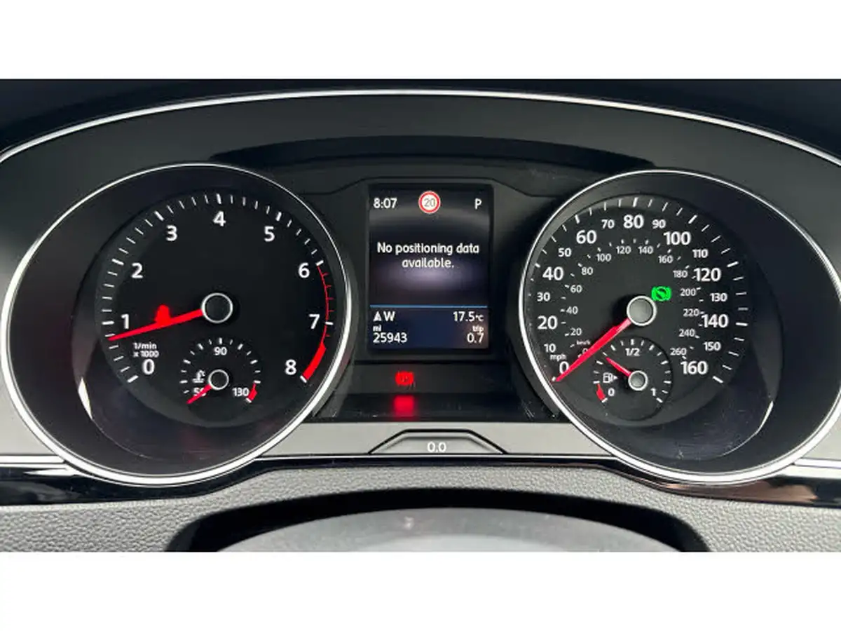 2020-volkswagen-passat-15-tsi-r-line-saloon-4d-dsg-big-10