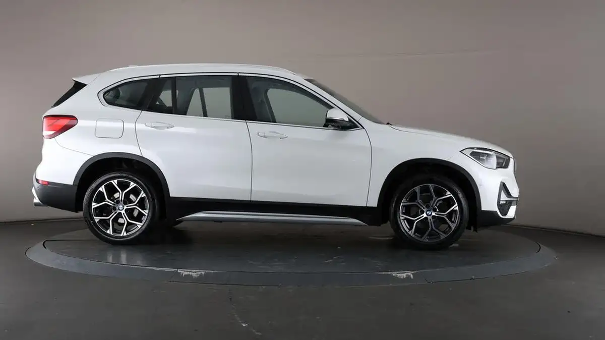 2021-bmw-x1-20td-sdrive18d-xline-big-61