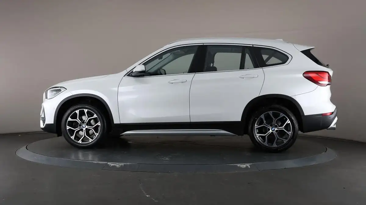 2021-bmw-x1-20td-sdrive18d-xline-big-37