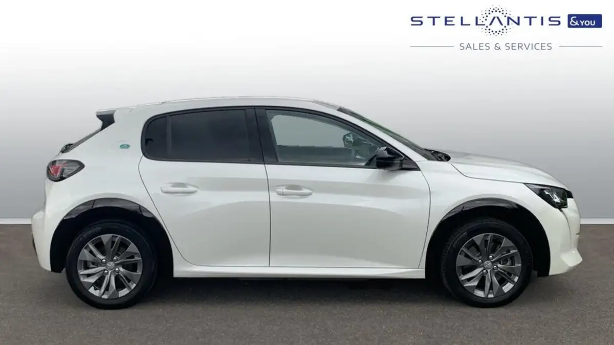 2022-peugeot-208-e-allure-premium-big-1