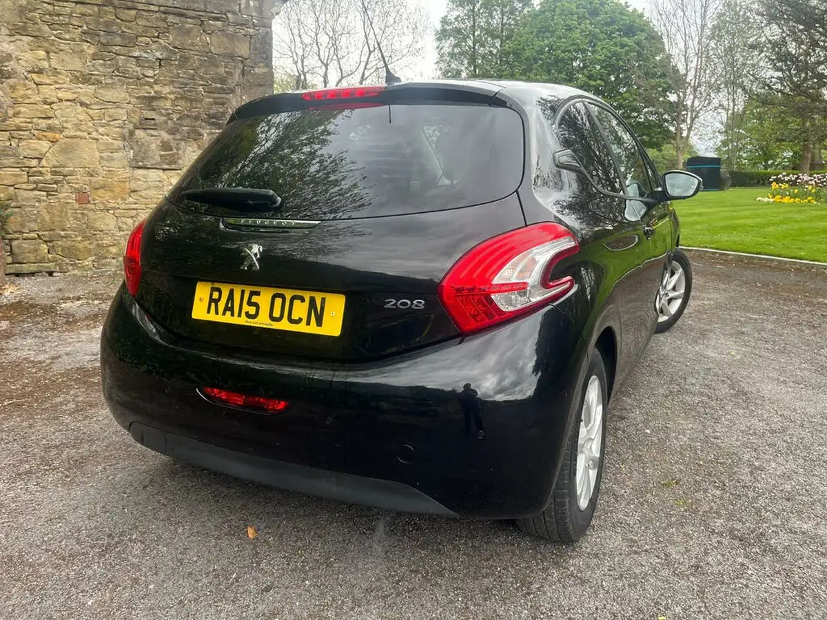 2015-peugeot-208-12-style-puretech-3d-big-58