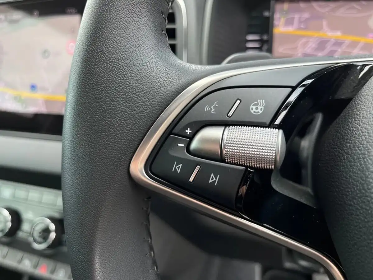 2024-skoda-karoq-15-tsi-se-l-dsg-big-18