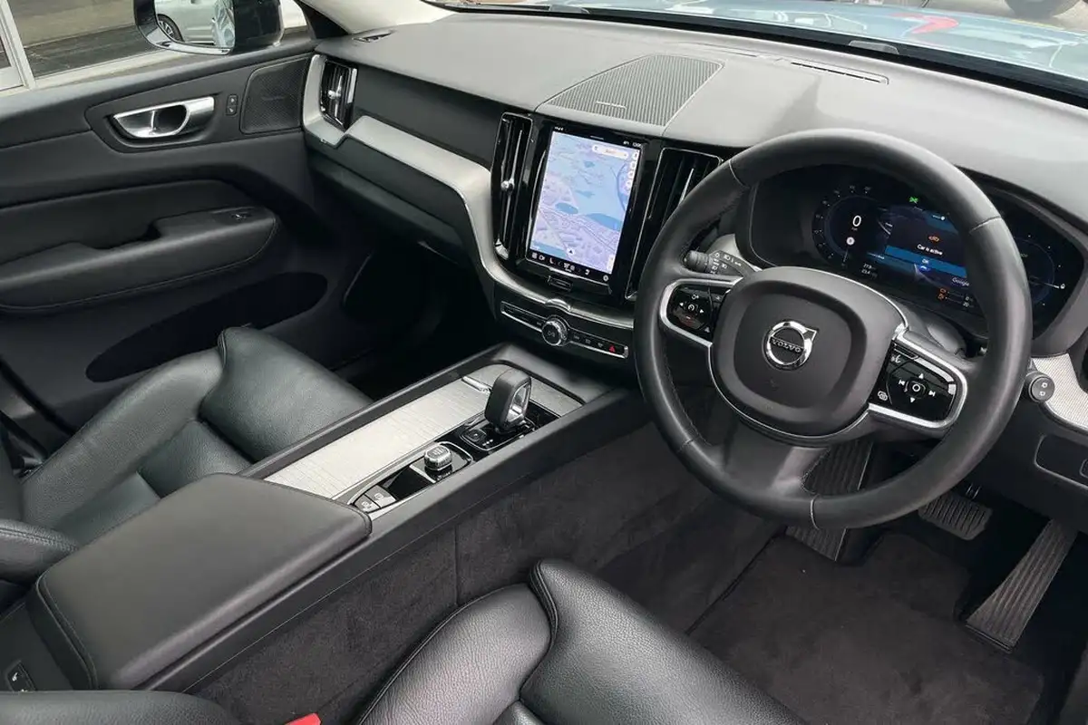 2023-volvo-xc60-20-b5-plus-big-4