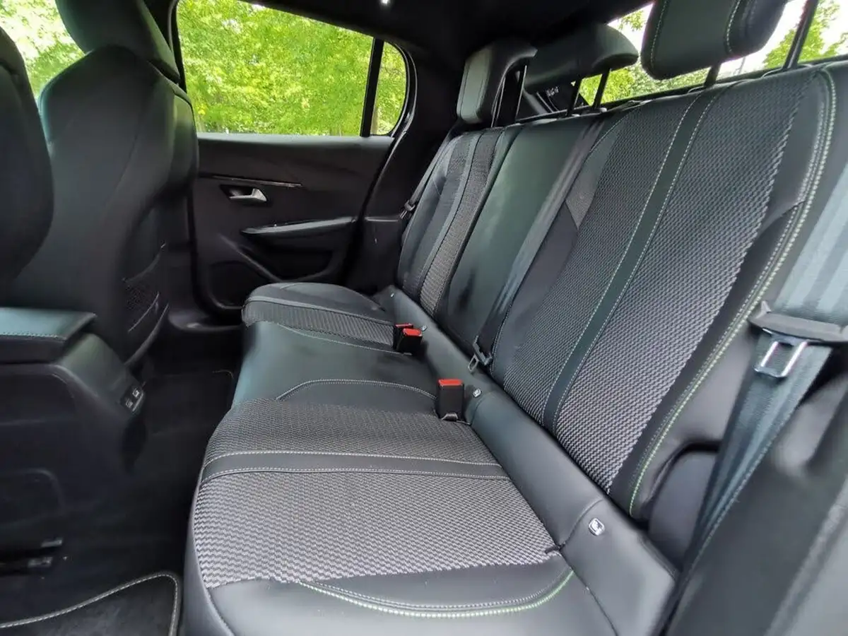 2024-peugeot-208-e-gt-156ps-51kwh-big-9