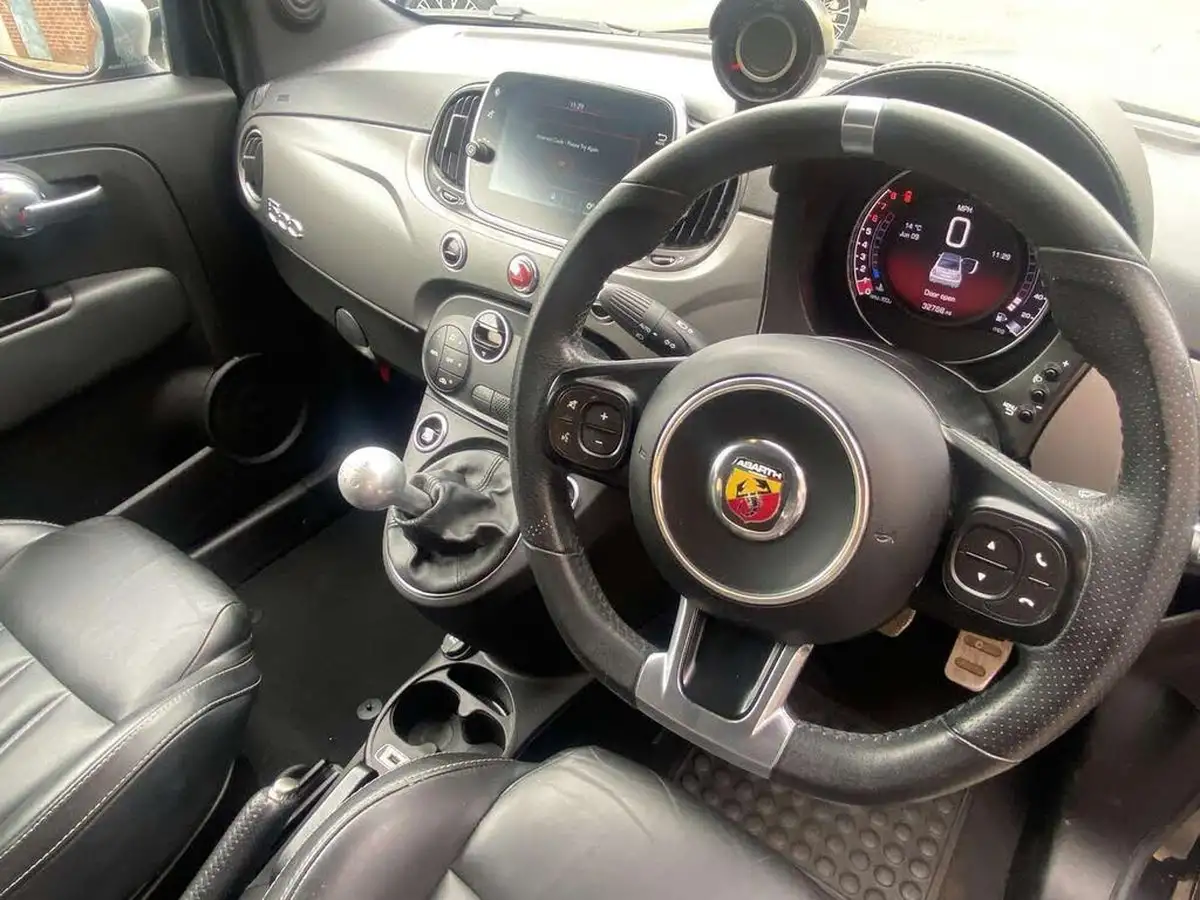 2021-abarth-595c-14-tjet-turismo-big-10
