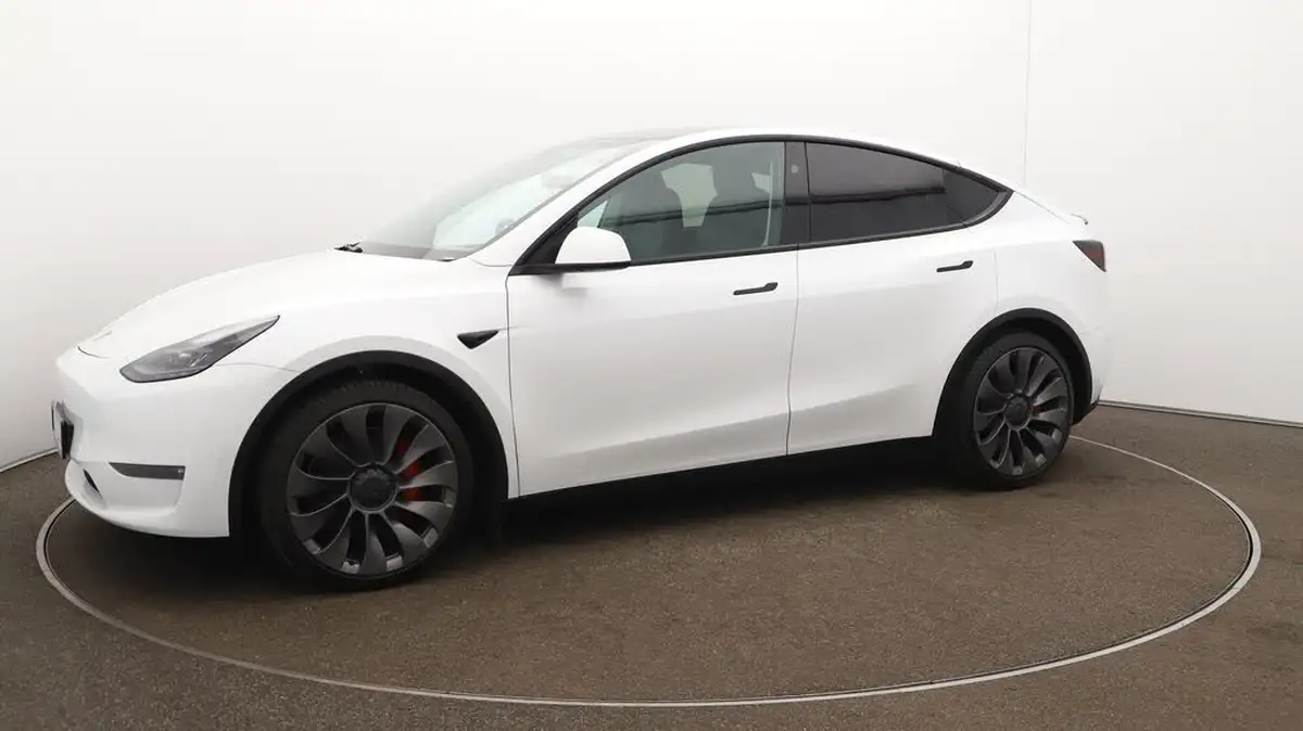 2024-tesla-model-y-e-performance-big-66