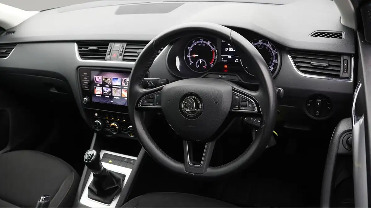 2019-skoda-octavia-10-tsi-se-technology-estate-big-9