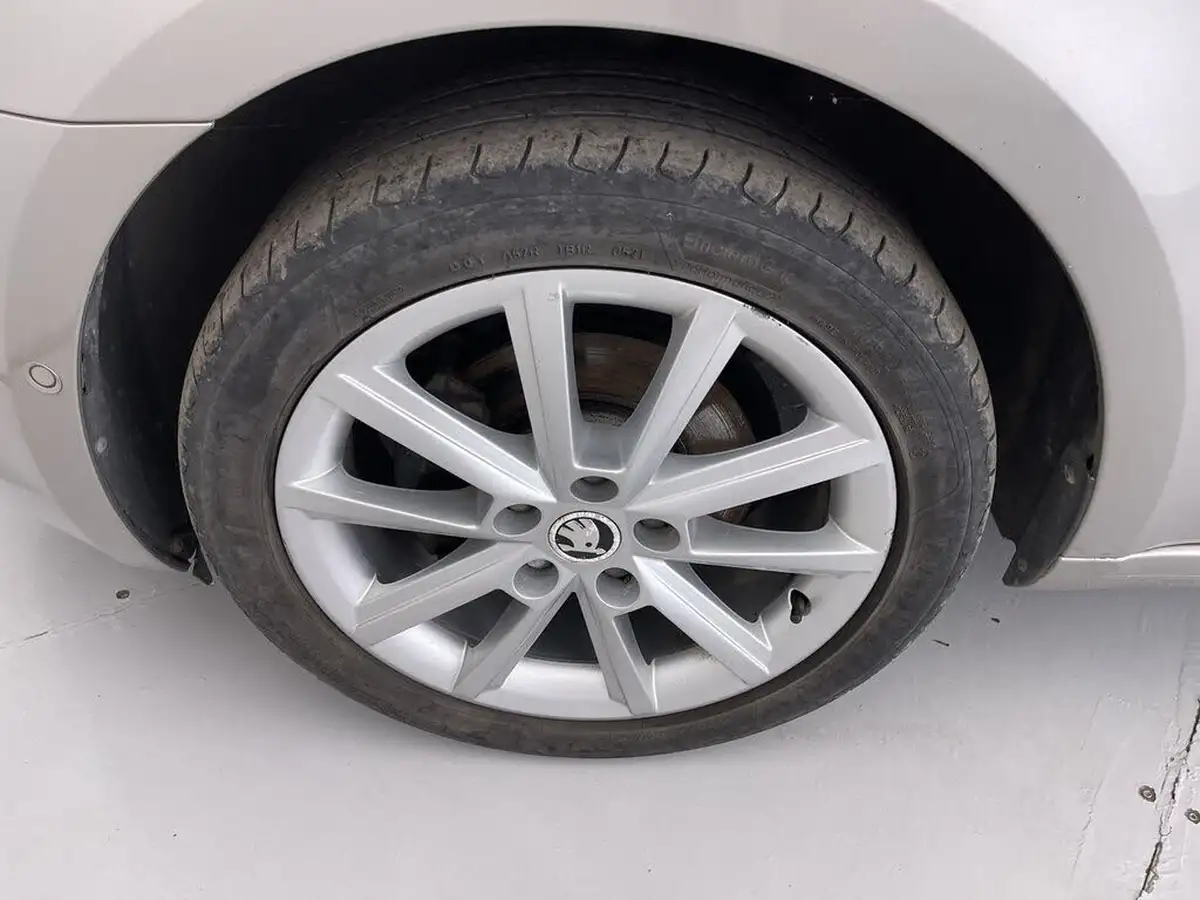 2015-skoda-octavia-20tdi-se-l-estate-big-10