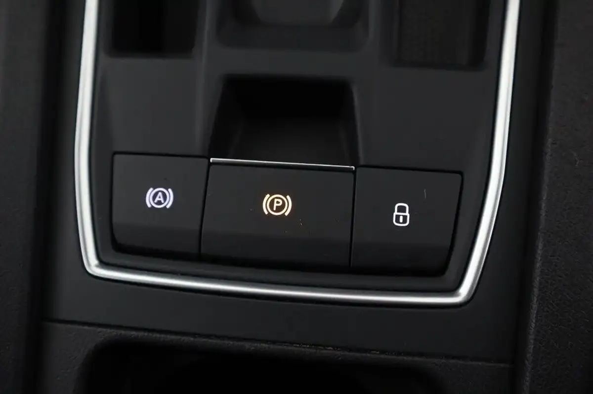 2021-seat-leon-15-etsi-fr-hatchback-big-22