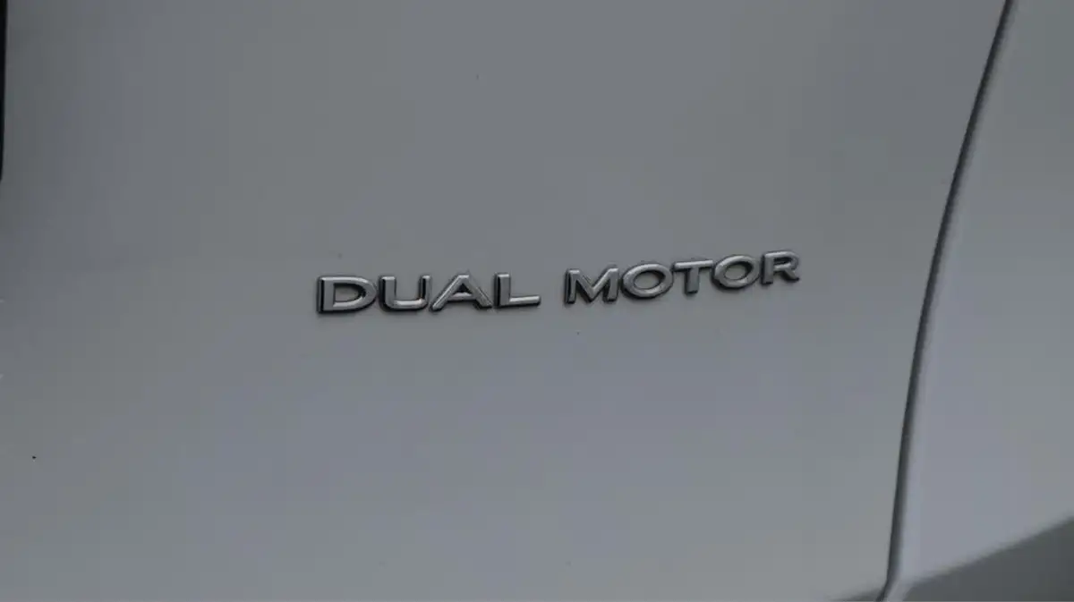 2023-tesla-model-y-e-long-range-big-22