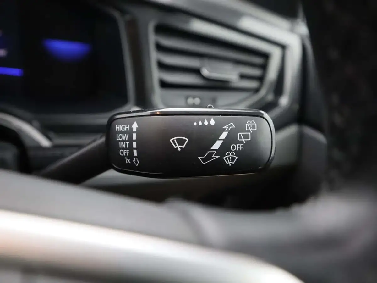 2022-volkswagen-polo-10-life-big-31