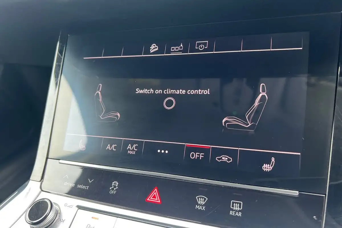 2019-audi-e-tron-55e-launch-edition-big-25