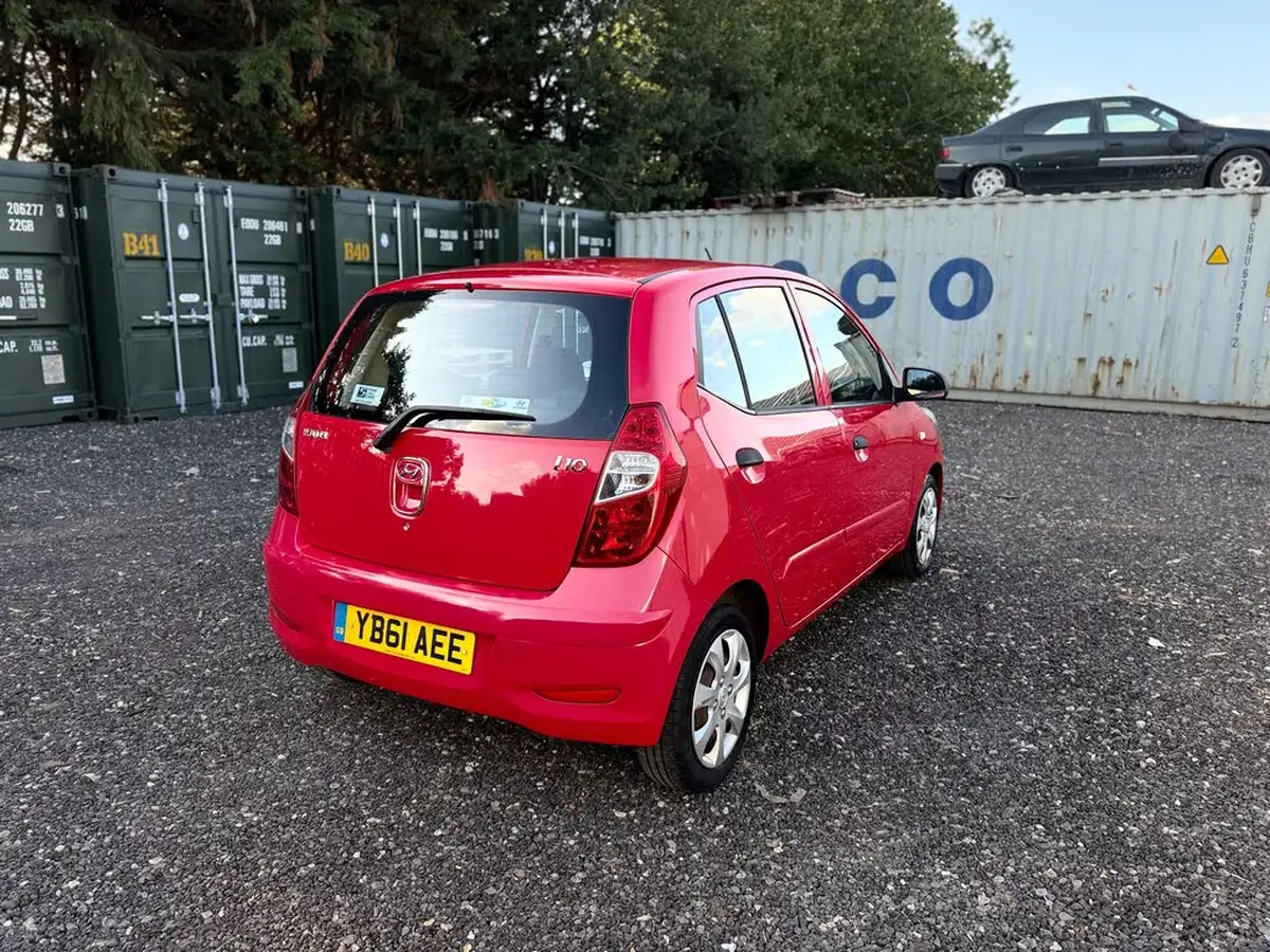 2012-hyundai-i10-12-classic-85bhp-big-10