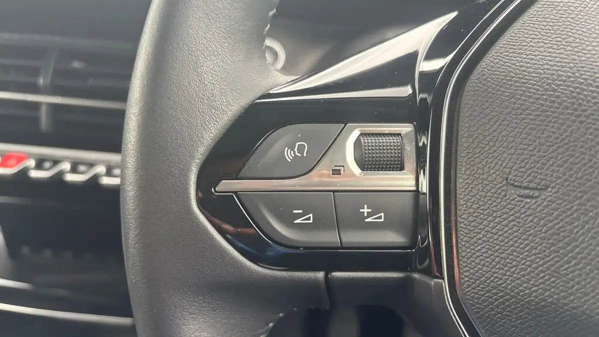 2022-peugeot-2008-suv-12-puretech-allure-premium-100bhp-big-22