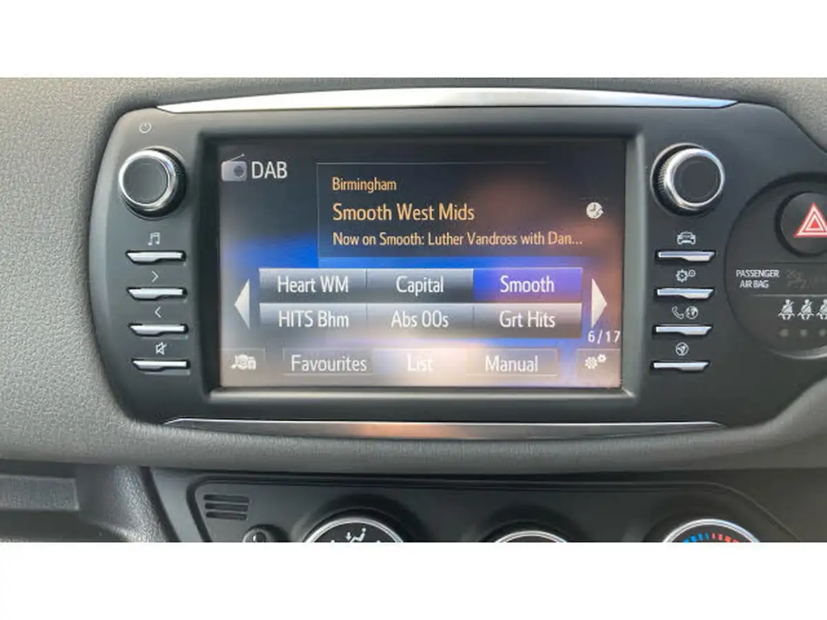 2019-toyota-yaris-15-vvt-i-icon-tech-111bhp-1496cc-big-34